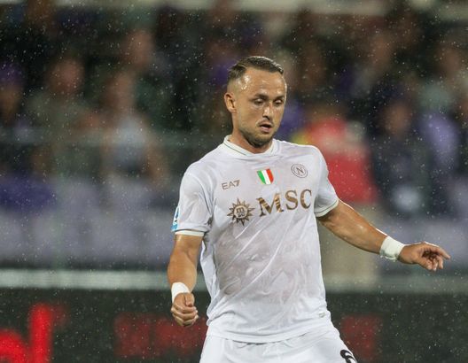 FLORENCE, ITALY - SEPTEMBER 13: Stanislav Lobotka in action during the Serie A match between ACF Fiorentina and SSC Napoli at Artemio Franchi on September 13, 2025 in Florence, Italy. (Photo by SSCN Napoli/SSCN Napoli)