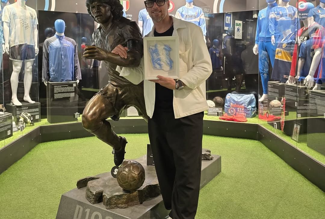 GALLERY Crespo e Denis in visita al Museo di Maradona: tour tra i cimeli di D10S - immagine 4
