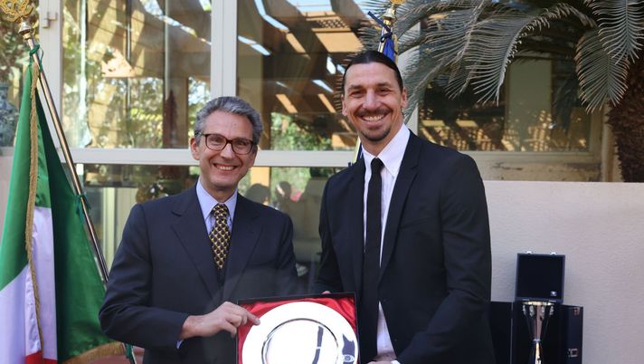 Ambasciata, tifosi, conferenza: foto, tutto il Milan d’Arabia - immagine 1