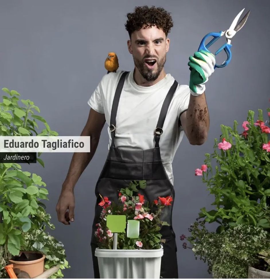 Intelligenza Artificiale, il designer trasforma Messi & Co. in idraulici e dog sitter…- immagine 7