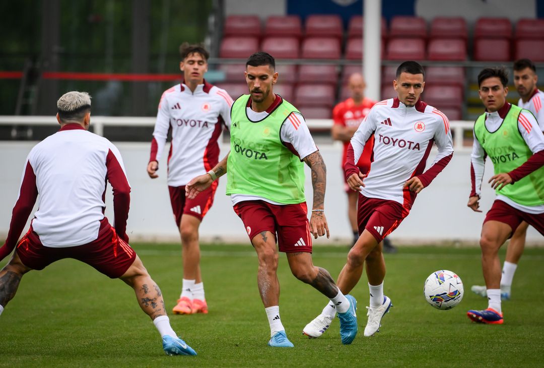 Ritiro Roma, primo allenamento in Inghilterra: c’è Paredes – FOTO GALLERY - immagine 25