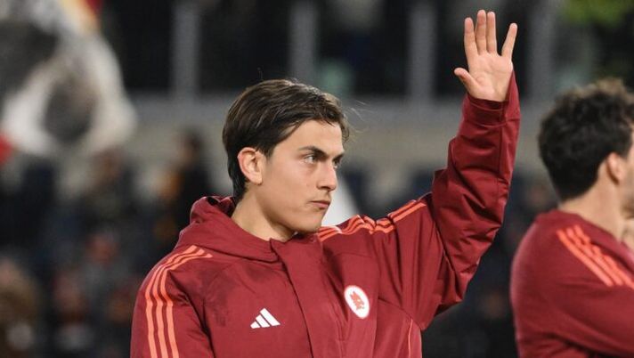 ROME, ITALY - JANUARY 17: AS Roma player Paulo Dybala after the Serie A match between AS Roma and Genoa at Stadio Olimpico on January 17, 2025 in Rome, Italy. (Photo by Luciano Rossi/AS Roma via Getty Images) Roma, c’è la data del rientro in campo di Dybala: ecco quando Gasperini conta di ritrovarlo - immagine 1