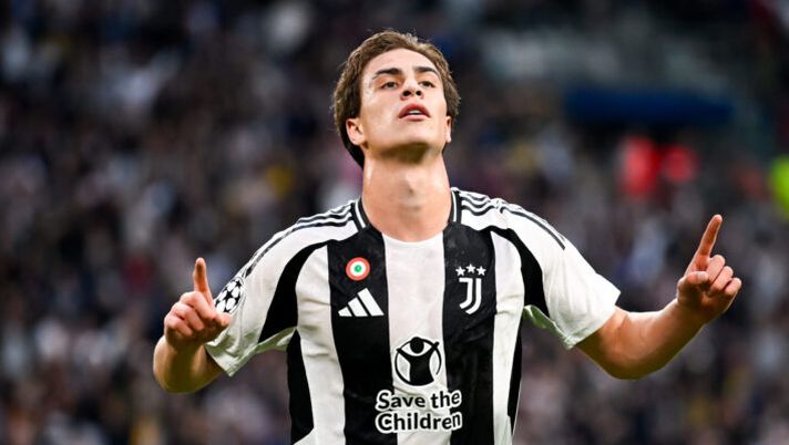 TURIN, ITALY - SEPTEMBER 17: Kenan Yildiz of Juventus celebrates after scoring his team's first goal during the UEFA Champions League 2024/25 League Phase MD1 match between Juventus and PSV Eindhoven at Juventus Stadium on September 17, 2024 in Turin, Italy. (Photo by Daniele Badolato - Juventus FC/Juventus FC via Getty Images) Alti e bassi Yildiz, ma con Tudor può arrivare la svolta: al fanta la gestione non lascia dubbi - immagine 1