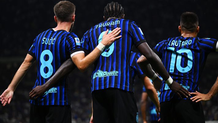 MILANO, ITALIA - 25 AGOSTO: Marcus Thuram esulta con i compagni di squadra dopo aver segnato il secondo gol durante la partita di Serie A tra Inter e Torino allo stadio Giuseppe Meazza il 25 agosto 2025 a Milano, Italia. (Foto di Mattia Ozbot - Inter/Inter tramite Getty Images) Inter Torino