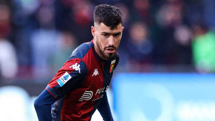 GENOA, ITALY - MARCH 2: Aaron Martin of Genoa is seen in action during the Serie A match between Genoa and Empoli at Stadio Luigi Ferraris on March 2, 2025 in Genoa, Italy. (Photo by Getty Images/Getty Images) Genoa, Martin squalificato contro la Juve: ecco il nome al momento in pole per sostituirlo - immagine 1