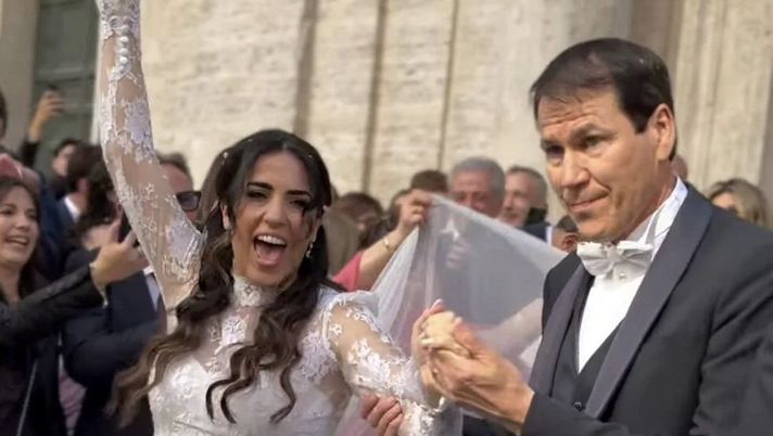 Rudi Garcia e Francesca Brienza, matrimonio a Roma. Il ct poi canta Vasco Rossi Rudi Garcia e Francesca Brienza, matrimonio a Roma. Il ct poi canta Vasco Rossi - immagine 1