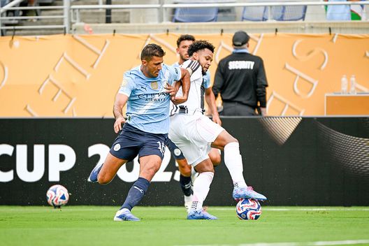 Orlando, Florida - 26 giugno 2025: Rodri affronta Weston McKennie. (Foto di Daniele Badolato - Juventus FC/Juventus FC via Getty Images) Manchester City vs Al-Hilal, dove vedere la partita in tv e streaming live- immagine 2