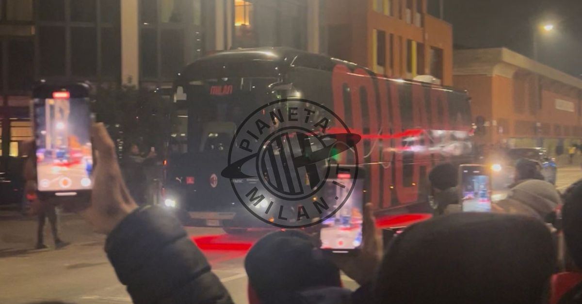 VIDEO, Milan Roma: pullman rossonero arrivato a ‘San Siro’ | PM News