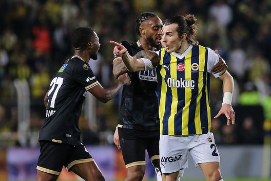 Turchia, svolta dopo il derby abbandonato dal Fenerbahçe: arbitri stranieri al Var- immagine 4