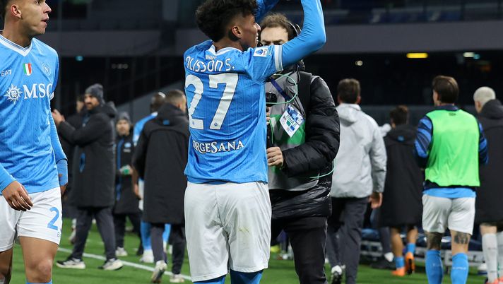 NAPLES, ITALY - FEBRUARY 15: Alisson Santos of SSC Napoli celebrates after scoring his side second goal during the Serie A match between SSC Napoli and AS Roma at Stadio Diego Armando Maradona on February 15, 2026 in Naples, Italy. (Photo by Francesco Pecoraro/Getty Images) alisson napoli