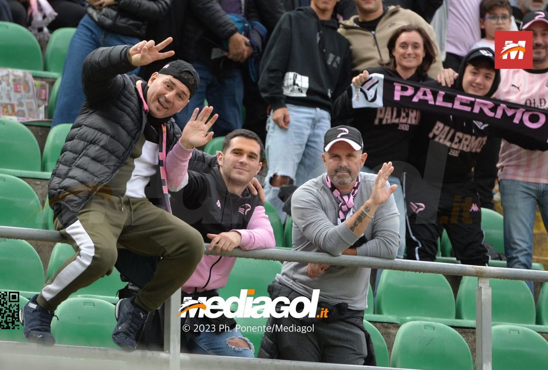 FOTOTIFO Palermo-Cittadella 0-1, gli scatti ai tifosi al “Renzo Barbera” (GALLERY) - immagine 48