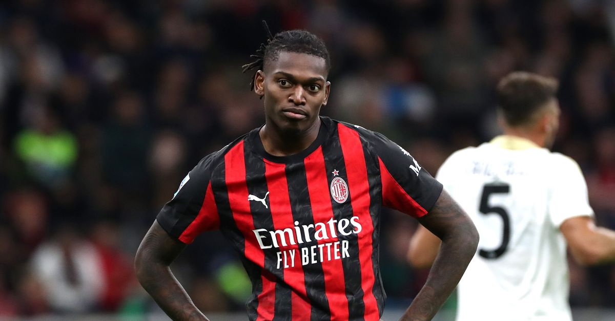 Milan, Leao out ed emergenza rossonera: chi affiancherà Pulisic col Sassuolo? Milan, Leao out ed emergenza rossonera: chi affiancherà Pulisic col Sassuolo?