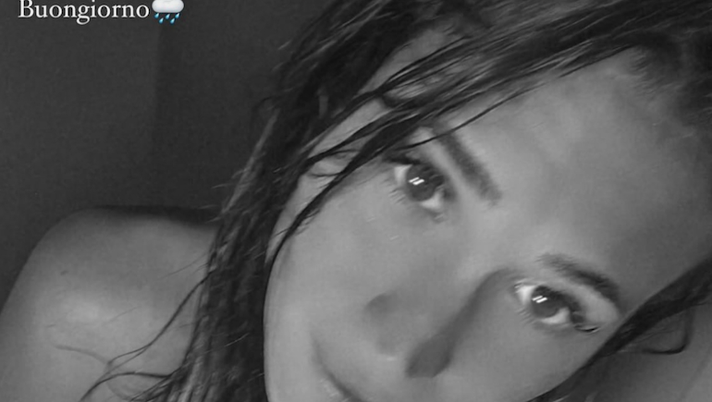 Carolina Marcialis, buongiorno bollente. Il selfie di lady Cassano lascia senza parole - immagine 1