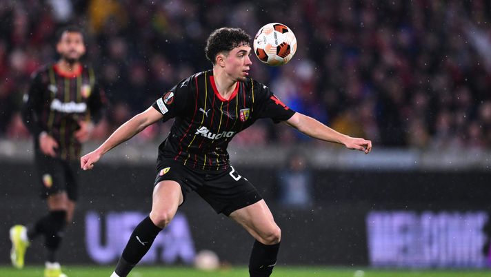 FREIBURG IM BREISGAU, GERMANY - FEBRUARY 22: Neil El Aynaoui of RC Lens controls the ball during the UEFA Europa League 2023/24 knockout round play-offs second leg match between Sport-Club Freiburg and RC Lens at Europa-Park Stadion on February 22, 2024 in Freiburg im Breisgau, Germany. (Photo by Oliver Hardt/Getty Images) Roma, Milan e Juve su El Ayanoui: anche Ghisolfi segue il talento del Lens - immagine 1