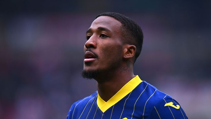 VERONA, ITALY - APRIL 13: Jackson Tchatchoua of Hellas Verona during the Serie A match between Verona and Genoa at Stadio Marcantonio Bentegodi on April 13, 2025 in Verona, Italy. (Photo by Alessandro Sabattini/Getty Images) Tchatchoua