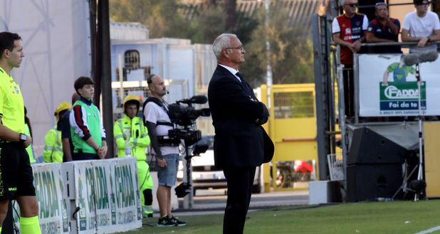 CAGLIARI, ITALY - OCTOBER 08: Cagliari's coach Claudio Ranieri looks on during the Serie A TIM match between Cagliari Calcio and AS Roma at Sardegna Arena on October 08, 2023 in Cagliari, Italy. (Photo by Enrico Locci/Getty Images)