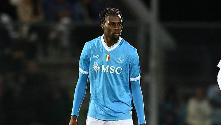 CASTEL DI SANGRO, ITALY - AUGUST 03: Nosa Edward Obaretin of SSC Napoli looks on during the pre-season friendly match between Napoli and Stade Brestois 29 at Stadio Teofilo Patini on August 03, 2025 in Castel di Sangro, Italy. (Photo by Giuseppe Bellini/Getty Images) Obaretin, non c’è solo il Genoa: un altro club di Serie A ha sondato il terreno – TMW - immagine 1