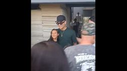 VIDEO / Lautaro Martinez al centro sportivo del Racing: foto con bambini e tifosi