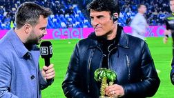 Sal Da Vinci mostra il premio del Festival di Sanremo al Maradona GALLERY