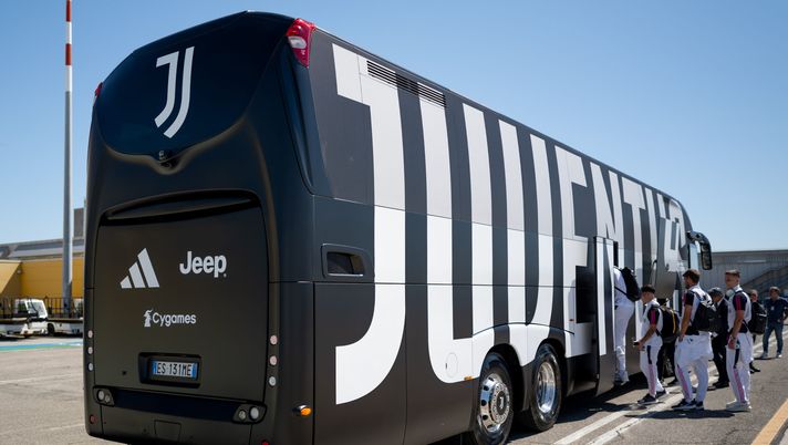 CESENA, ITALY - AUGUST 12: Juventus players before the friendly match between Juventus and Atalanta on August 12, 2023 in Cesena, Italy. (Photo by Daniele Badolato - Juventus FC/Juventus FC via Getty Images) Assalto al pullman della Juve. Da Torino: “Perché nessuna sanzione al Napoli?” - immagine 1