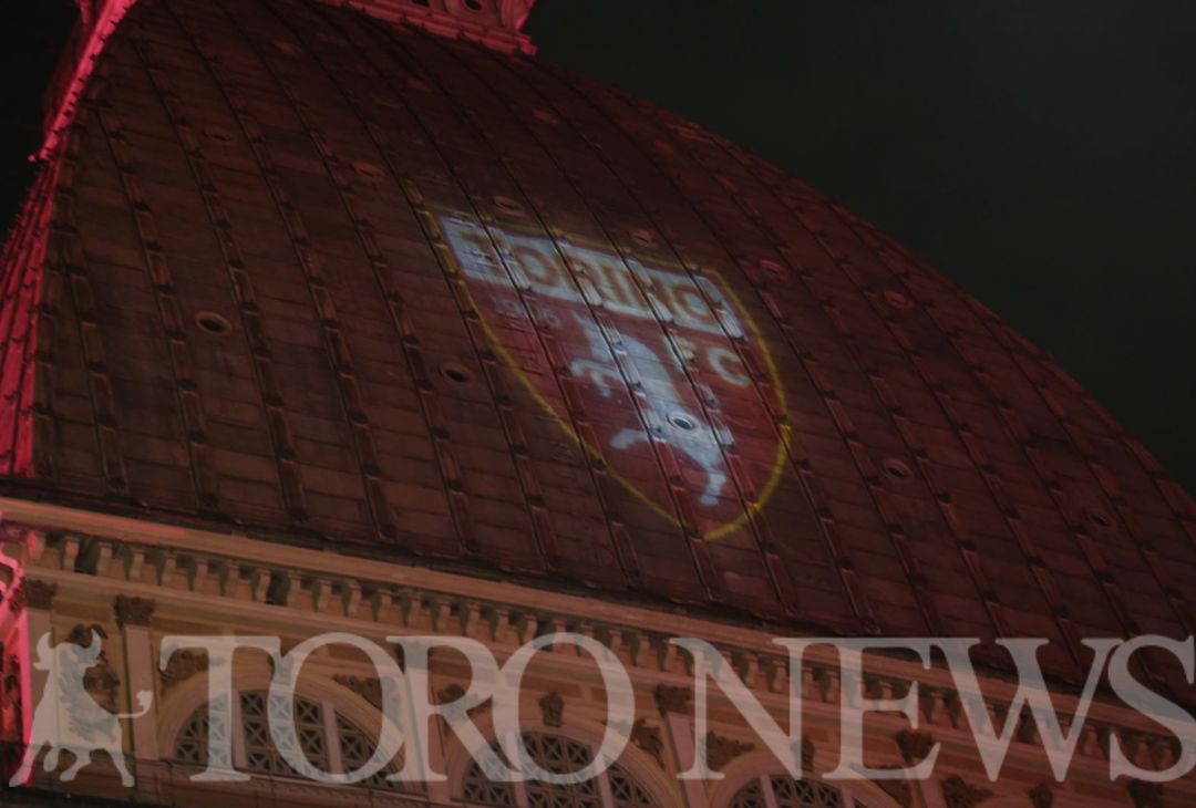 Fotogallery – La Mole si colora di granata per il 4 maggio - immagine 5