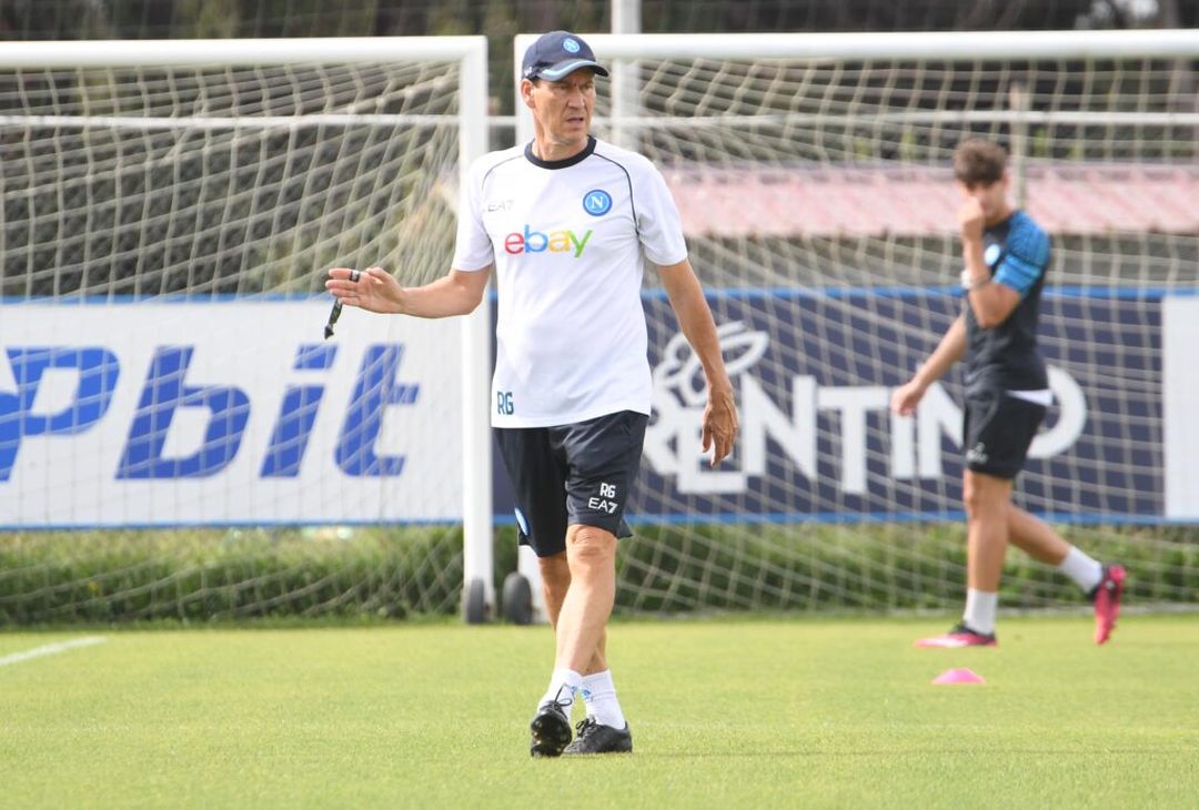 GALLERY Il Napoli torna ad allenarsi a Castel Volturno: le foto della seduta - immagine 5