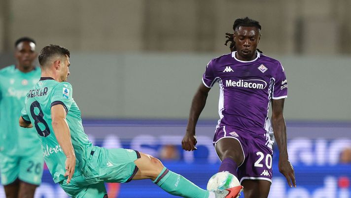 FLORENCE, ITALY - OCTOBER 26: Remo Freuler of Bologna FC 1909 in action against Moise Kean of ACF Fiorentina during the Serie A match between ACF Fiorentina and Bologna FC 1909 at Artemio Franchi on October 26, 2025 in Florence, Italy. (Photo by Gabriele Maltinti/Getty Images) Rigore tolto alla Fiorentina col Var a inizio ripresa: la ricostruzione - immagine 1