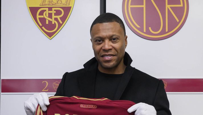 ROME, ITALY - JANUARY 28: The former AS Roma player Julio Baptista visits the Fulvio Bernardini sports centern on January 28, 2025 in Rome, Italy. (Photo by Luciano Rossi/AS Roma via Getty Images) Julio Baptista torna sul “vattene via” in telecronaca: “Non merita il mio rispetto” - immagine 1