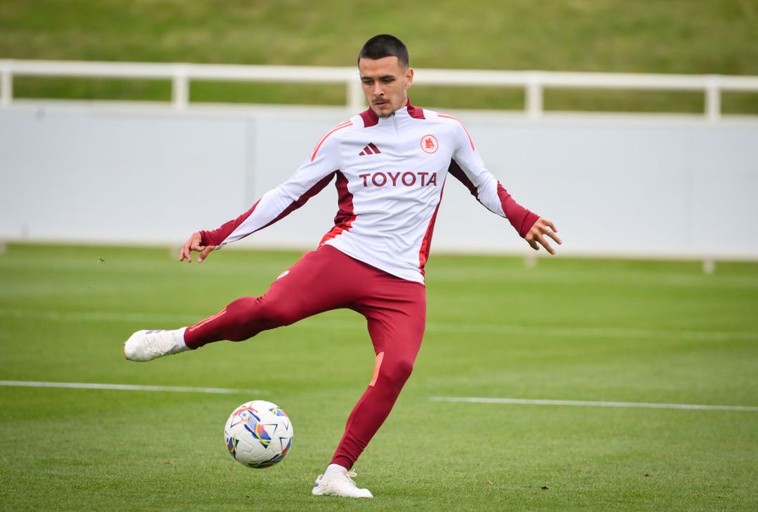 Ritiro Roma, Dovbyk scalda i motori: le indicazioni di De Rossi – FOTO GALLERY - immagine 23