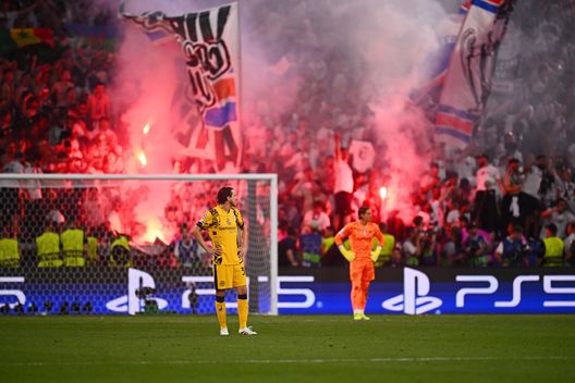 L'esultanza dei tifosi del PSG (Foto di Mattia Ozbot - Inter/Inter via Getty Images) Il PSG è campione d’Europa! Inter annientata, finisce 5-0 all’Allianz Arena- immagine 3
