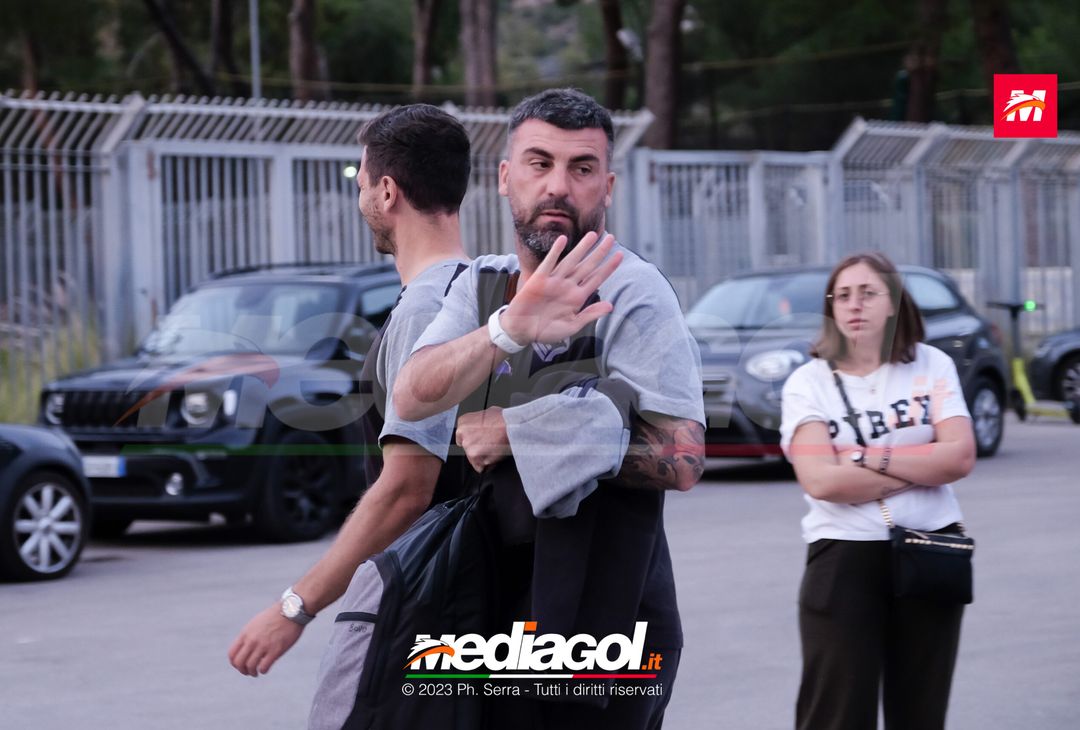 FOTO PALERMO: i giocatori rosanero scattano selfie con i tifosi (GALLERY) - immagine 16