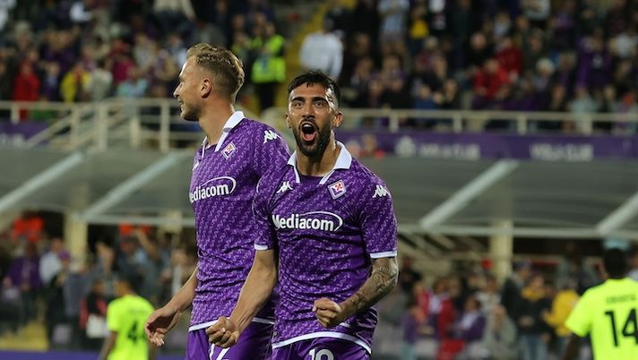 FLORENCE, ITALY - APRIL 28: Nicolás Iván González of ACF Fiorentina celebrates after scoring a goal during the Serie A TIM match between ACF Fiorentina and US Sassuolo at Stadio Artemio Franchi on April 28, 2024 in Florence, Italy. (Photo by Gabriele Maltinti/Getty Images) I voti di Fiorentina-Sassuolo per il fantacalcio: da Nico e Sottil a Quarta e Thorstvedt - immagine 1