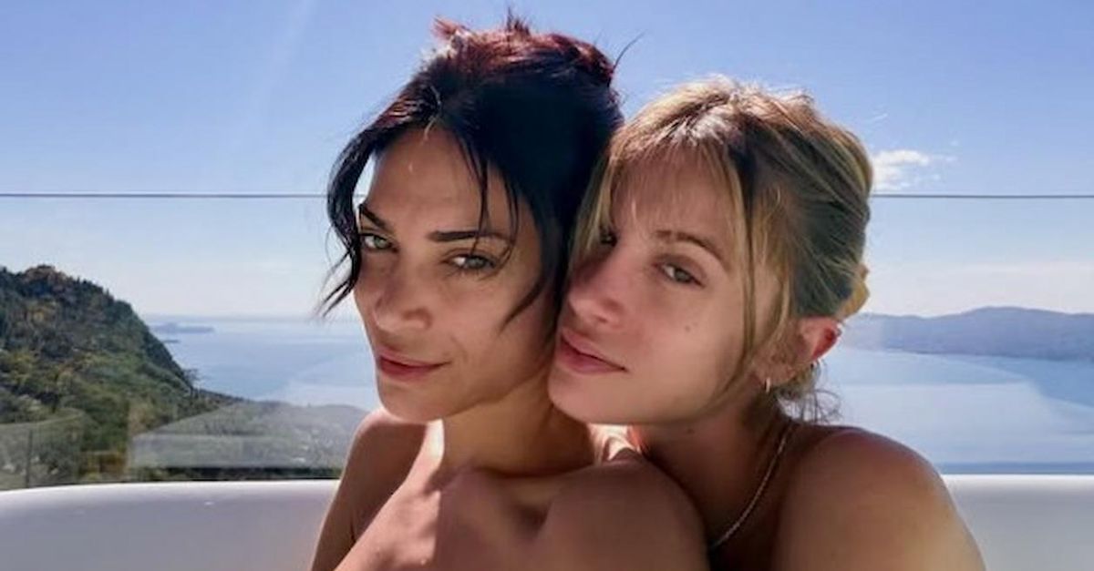 Elodie, momenti di relax e complicità con Franceska