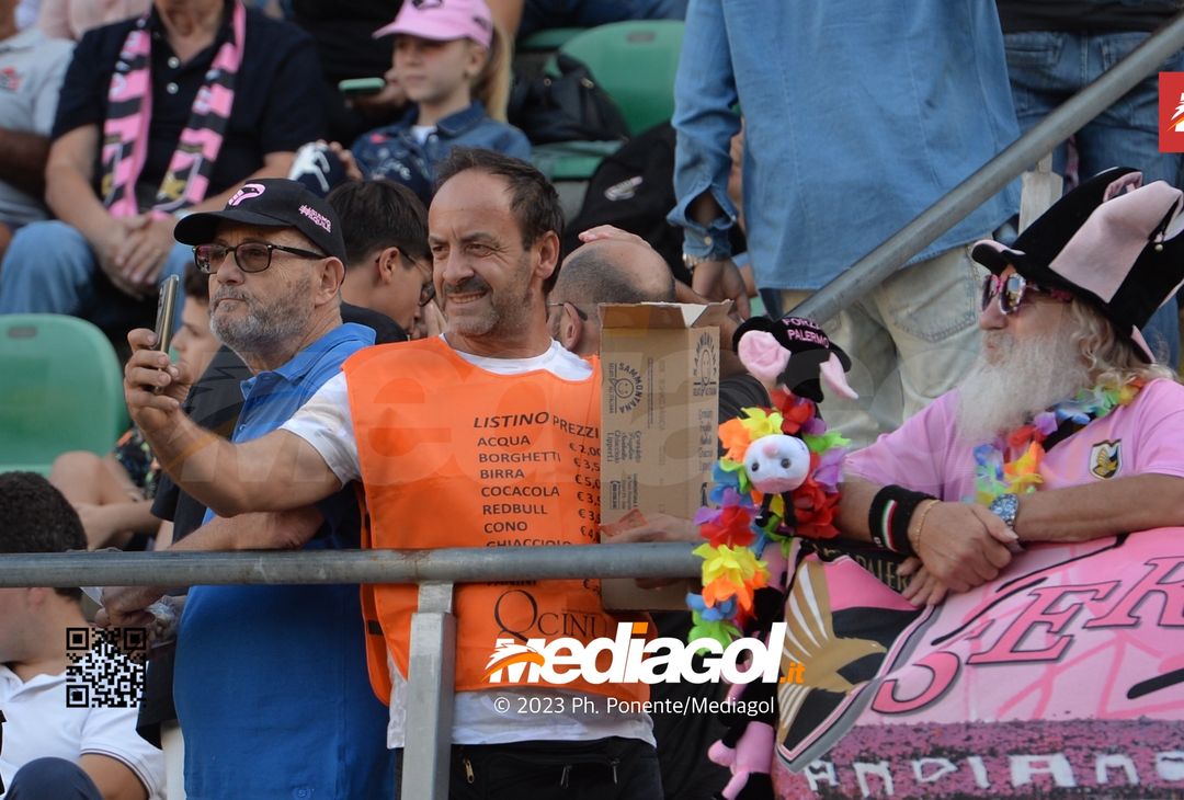 FOTOTIFO Palermo-Lecco, gli scatti ai tifosi al “Renzo Barbera” (GALLERY) - immagine 117