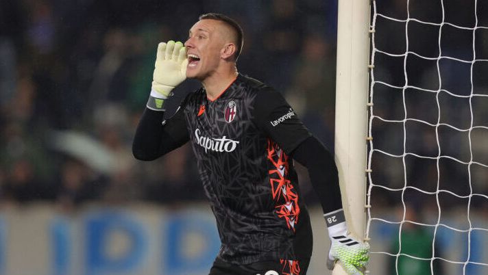 EMPOLI, ITALY - MARCH 15: Lukasz Skorupski of Bologna FC reacts during the Serie A TIM match between Empoli FC and Bologna FC at Stadio Carlo Castellani on March 15, 2024 in Empoli, Italy.(Photo by Gabriele Maltinti/Getty Images) Skorupski: “Io, De Silvestri e Orsolini prima eravamo messi male. Motta? Spero resti” - immagine 1