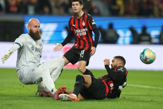 RIYADH, SAUDI ARABIA - DECEMBER 18: Loftus Cheek of AC Milan in action during the Supercoppa Italiana semifinal match between SSC Napoli and AC Milan at King Saud University Stadium on December 18, 2025 in Riyadh, Saudi Arabia. (Photo by Claudio Villa/AC Milan via Getty Images)