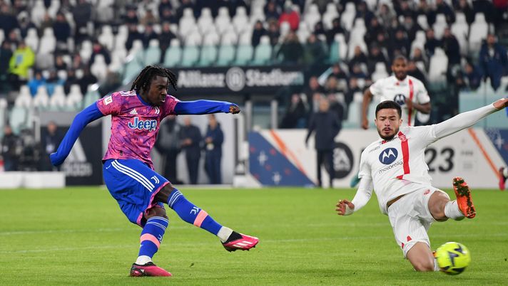 TURIN, ITALY - JANUARY 19: Moise Kean of Juventus is challenged by Andrea Carboni of AC Monza during the Coppa Italia match between Juventus FC and AC Monza at Allianz Stadium on January 19, 2023 in Turin, Italy. (Photo by Chris Ricco - Juventus FC/Juventus FC via Getty Images) Monza