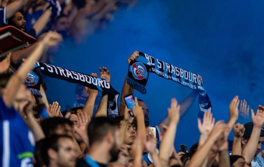 Tifosi Strasburgo (Foto di Alexander Scheuber/Getty Images) Chelsea, che succede col bomber del futuro: sospeso dal suo club- immagine 2