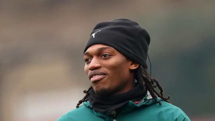 Rafael Leao (attaccante AC Milan), qui durante una seduta di allenamento con i rossoneri a Milanello | Milan News (Getty Images) Milan, Cafu su Leao: 'Meno male non è andato via durante il mercato'