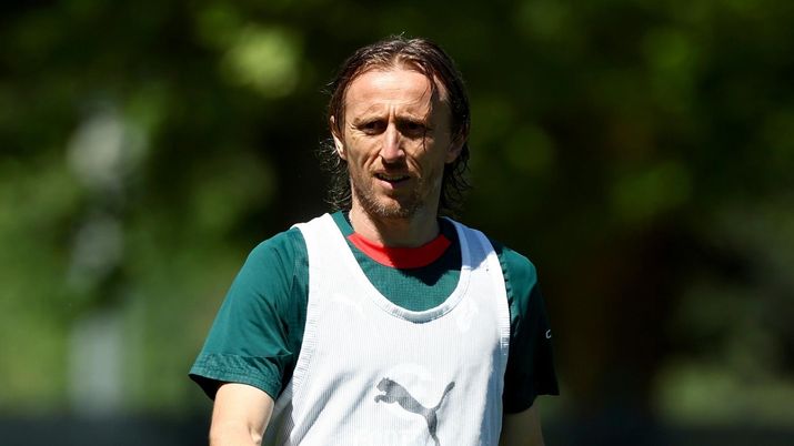 Luka Modric, centrocampista AC Milan, qui durante una seduta di allenamento con i rossoneri a Milanello