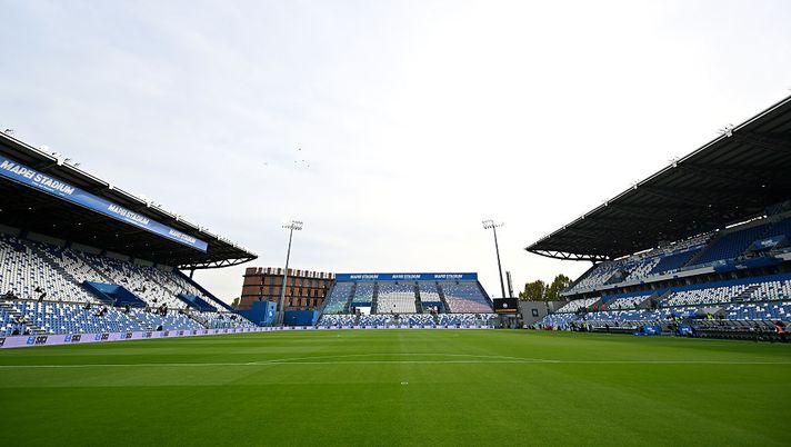 SASSUOLO, ITALY - OCTOBER 26: A general view of the inside of the stadium prior to the Serie A match between US Sassuolo Calcio and AS Roma at Mapei Stadium Citta del Tricolore on October 26, 2025 in Sassuolo, Italy. (Photo by Alessandro Sabattini/Getty Images) Reggiana-Modena, dove vedere il derby in diretta tv e streaming LIVE - immagine 1