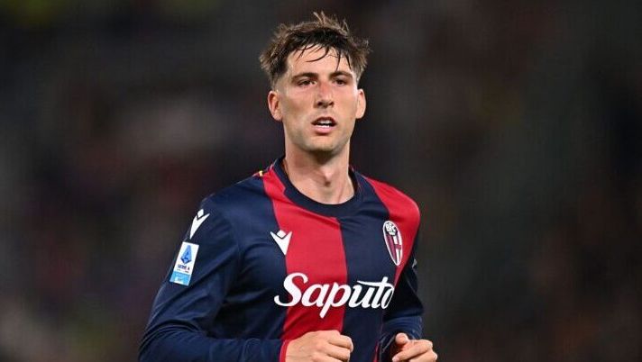 BOLOGNA, ITALY - MAY 04: Juan Miranda of Bologna looks on during the Serie A match between Bologna and Juventus at Stadio Renato Dall'Ara on May 04, 2025 in Bologna, Italy. (Photo by Alessandro Sabattini/Getty Images) Chi schierare al fantacalcio: ecco cinque difensori per la seconda giornata - immagine 1