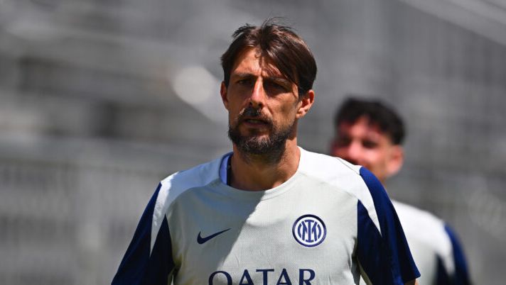 Acerbi a un tifoso del PSG: “Non mi piace essere preso per il culo, se no ti sfondo di botte” - immagine 1