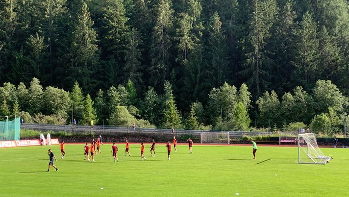 Torino, allenamento a Santa Cristina: seduta terminata, Vojvoda con il ghiaccio - immagine 1