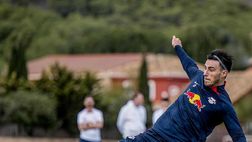 GALLERY Elmas posa con la maglia del Lipsia: gli scatti dei primi giorni in Germania