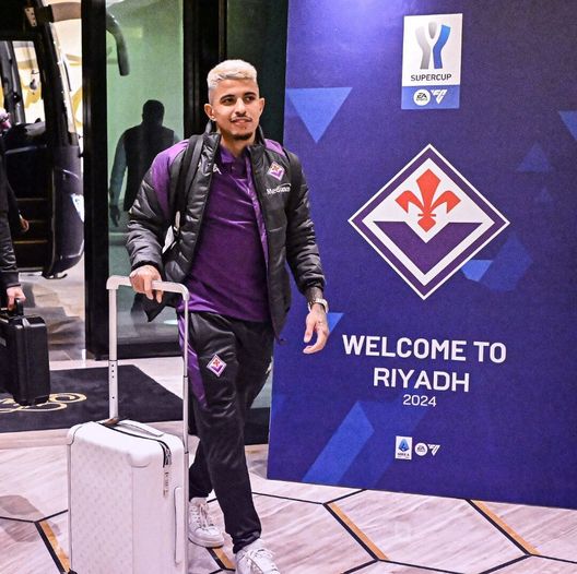 L’arrivo della Fiorentina in Arabia: fiori, musica e… tifosi a fare VIDEO- immagine 2