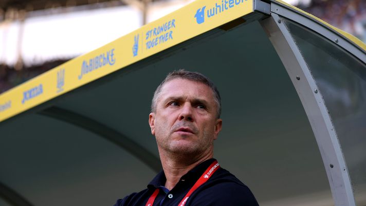 WROCLAW, POLAND - SEPTEMBER 09: Sergii Rebrov, Head Coach of Ukraine, looks on prior to the UEFA EURO 2024 European qualifier match between Ukraine and England at Stadion Wroclaw on September 09, 2023 in Wroclaw, Poland. (Photo by Maja Hitij/Getty Images) ORDINE DEL…GIORNO – Prendiamo tutti esempio da Rebrov… - immagine 1