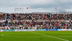 Nigeria, curiosa iniziativa: maglie gratis ai primi 500 tifosi che arrivano