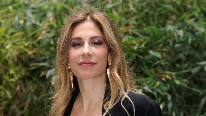 ‘Belve’ slitta di una settimana, Fagnani spoilera ospite: “Ci sarà Malgioglio” - immagine 1