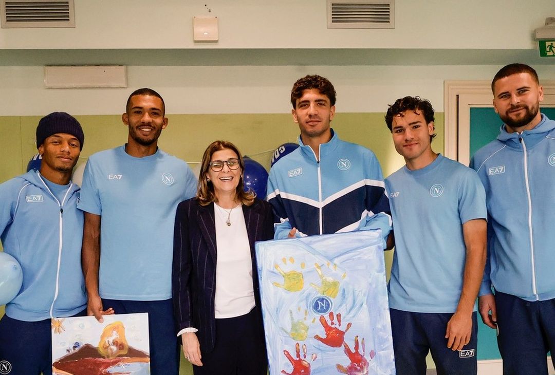 I calciatori del Napoli visitano i piccoli pazienti del Policlinico
